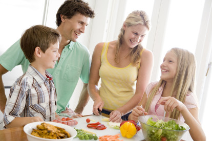 Family-Preparing-Meal-Mealtim2